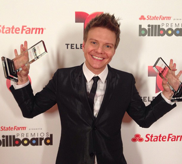 Teló leva troféu de "música do ano" em premiação latina da Billboard